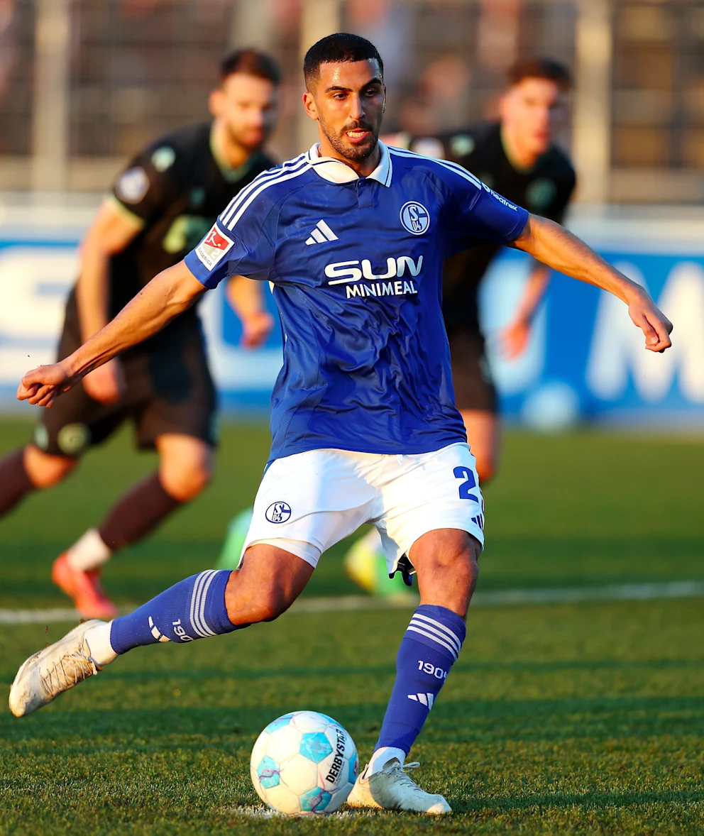 沙尔克备战客场比赛，决心夺取胜利