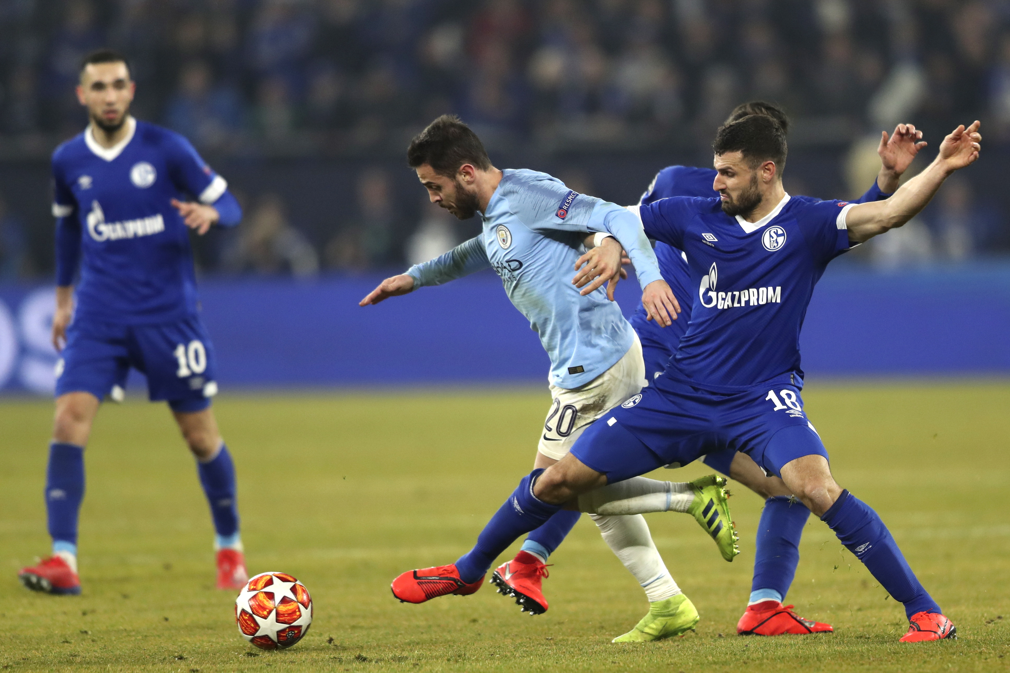 沙尔克备战客场比赛，决心夺取胜利