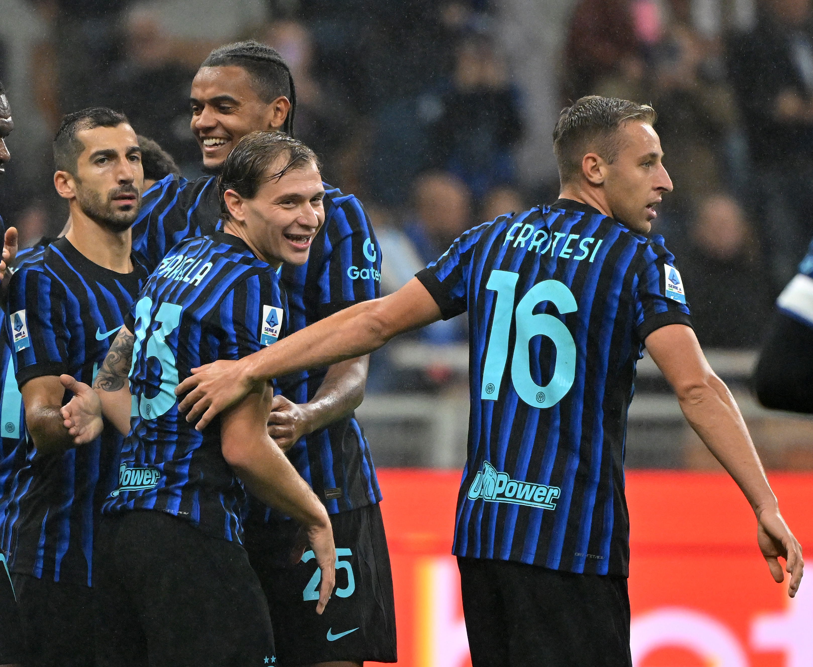 关于意大利队遭遇惨败，锁定小组出线形势堪忧的信息